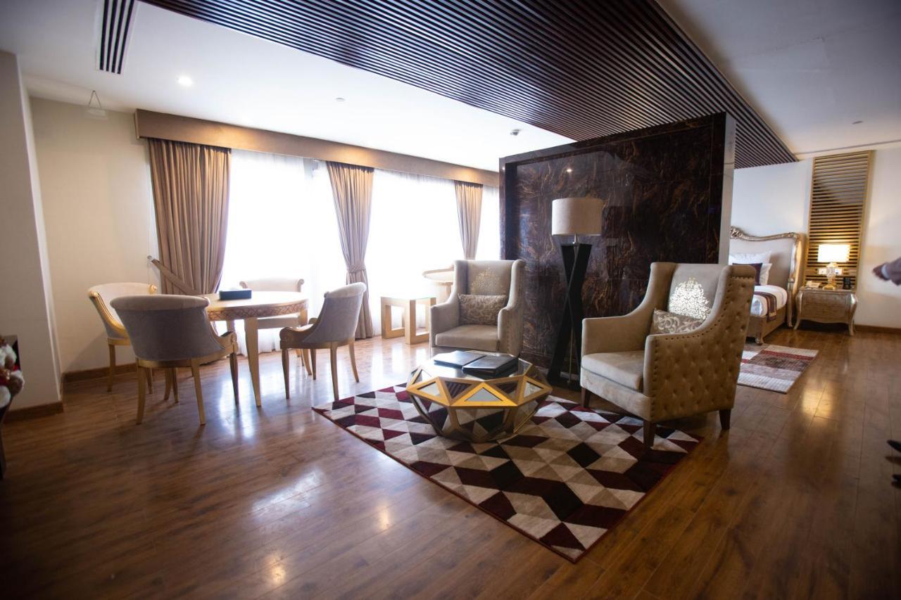 Nine Tree Luxury Hotel & Suites Lahaur Zewnętrze zdjęcie